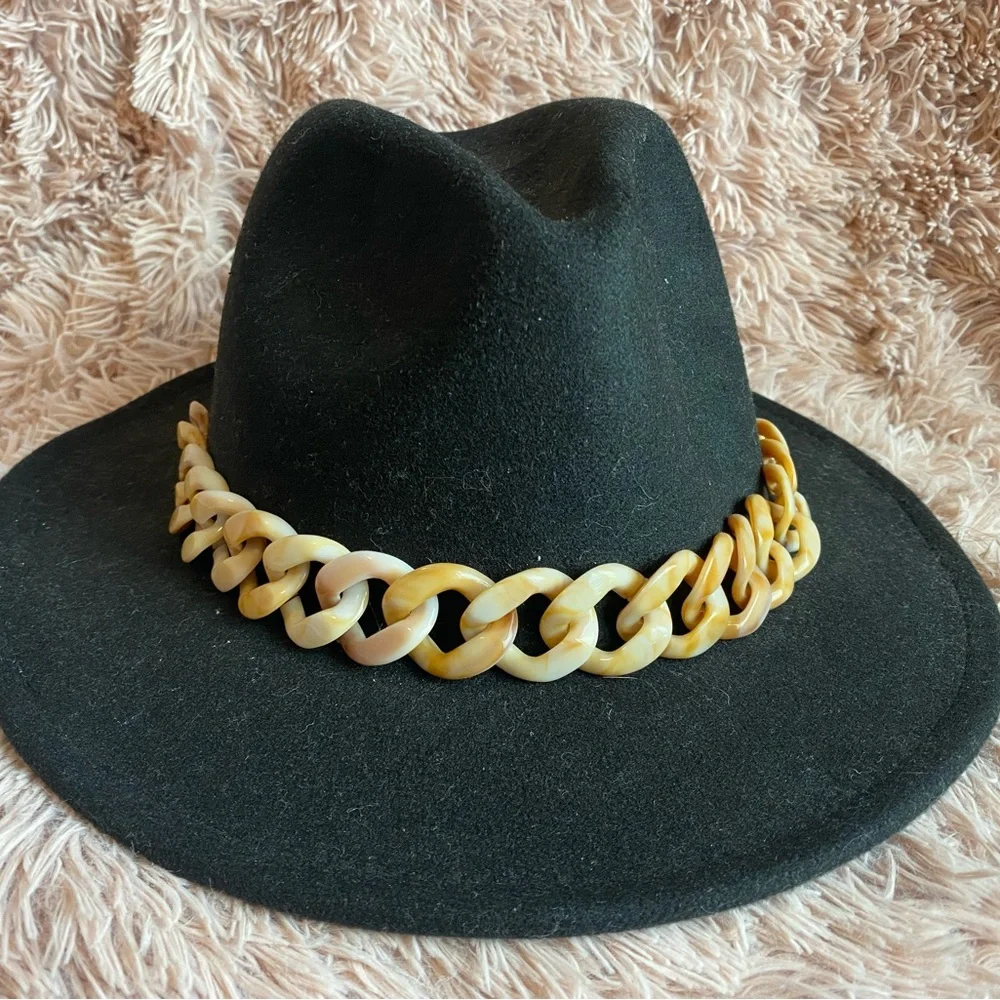 Fedora - Picture 1 of 3